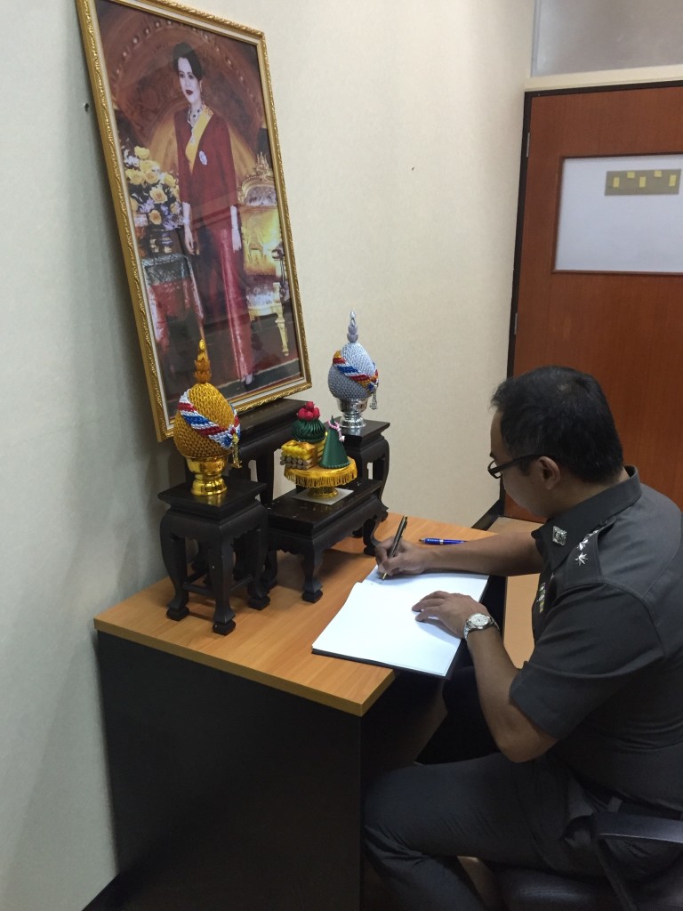 ลงนามถวายพระพร_9064