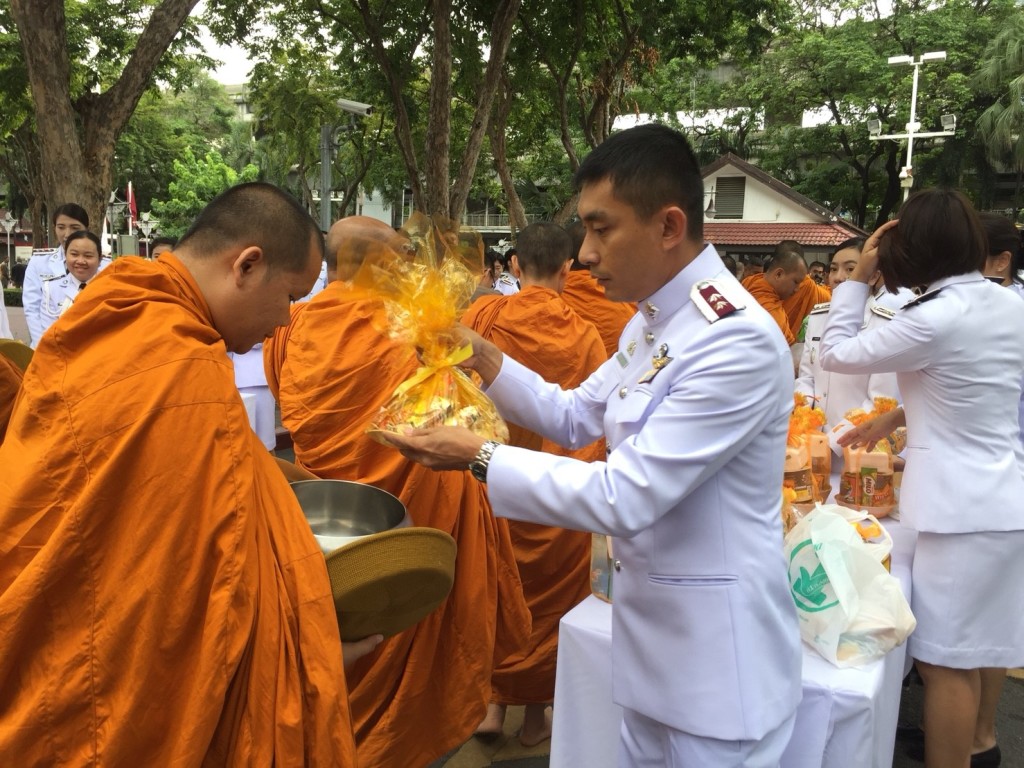 กิจกรรมตักบาตรวันแม่_180814_0016