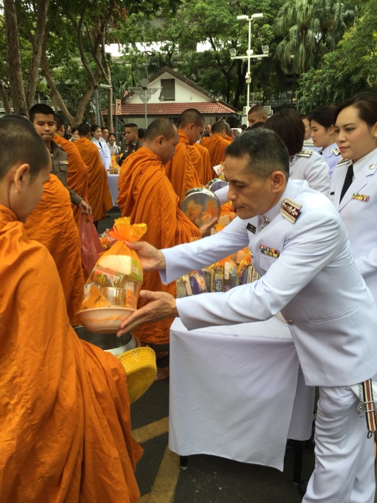 กิจกรรมตักบาตรวันแม่_180814_0018