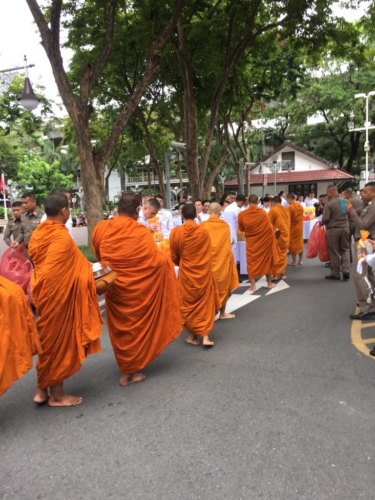 กิจกรรมตักบาตรวันแม่_180814_0023